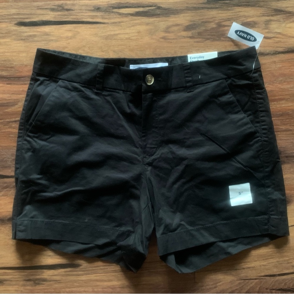 Old Navy w’s 10 - everyday short - mid-rise 5” - black